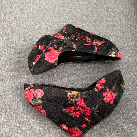 Wedge Heels - Picture 3 of 4